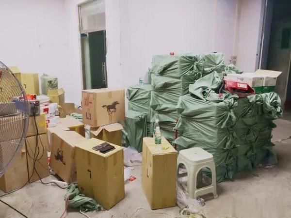 涉案|大岭山公安查获大批假冒名牌香烟，涉案金额高达七百多万元！