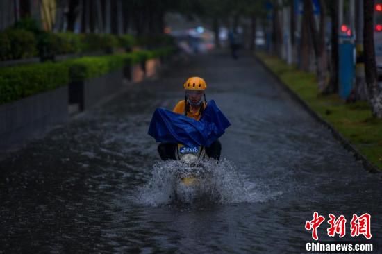 强降雨|台风“森拉克”擦过海南三亚 琼岛出现强降雨天气