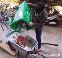  忘记|爆笑GIF: 男演员太贴心了, 吻玩还不忘记帮女演员擦嘴