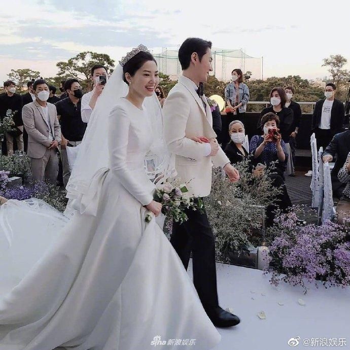 JUNJIN|JUNJIN婚礼现场照曝光 新郎新娘好甜蜜