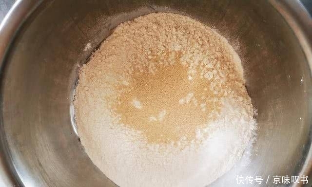  馒头|早餐饼的新方法比馒头软，比油条更健康。很简单。