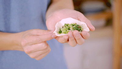  面粉|皮薄馅厚，内在鲜美的柳叶素菜包，热腾腾的来上一笼可好？