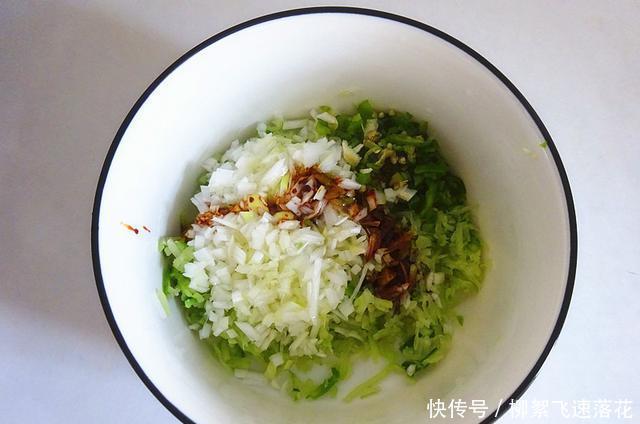 次发酵|秋天吃包子就做这个馅,不放肉却更香,顺应时节更健康