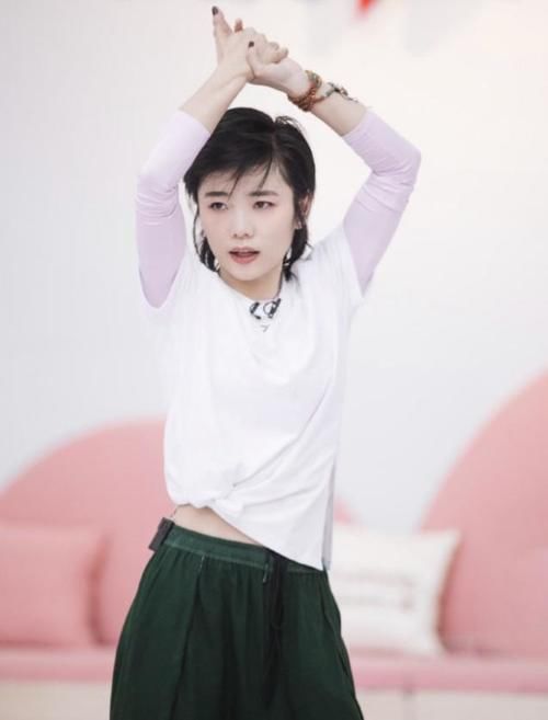  复活|许飞为复活不择手段？1分钟涨1千票惹争议，网友：重走快女老路