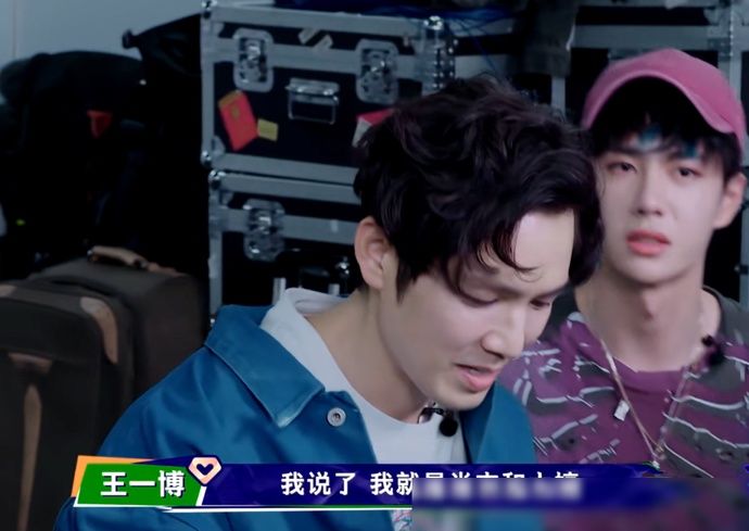  布布|王一博进场牵手大婷，身旁布布一脸懵，网友调侃：终究是错付了