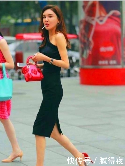 气质|时尚美女穿着靓丽的细跟鞋,打造美轮美奂的气质,十分让人瞩目