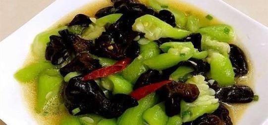 勺黑胡椒|精选美食香草鱼块、豆花猪手、冬菜丝瓜炒木耳、黑椒鸡柳的做法
