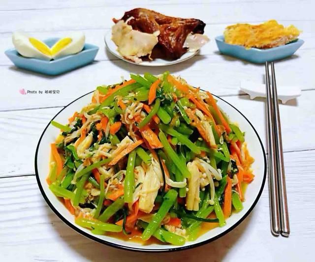  胡萝卜|夏季，宁可少吃猪肉，也要多吃这菜，营养又美味，全家人都爱吃