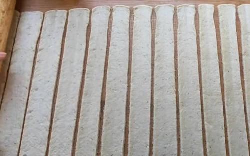  土豆|一个土豆，一碗面，简单一做，咬一口嘎嘣脆，做一次能吃半月不坏