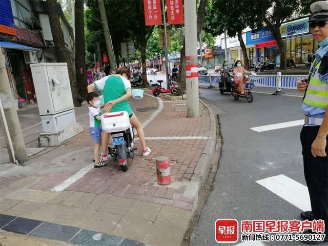  行驶|南宁电动车被禁止在人行道上行驶 多人被现场拦截