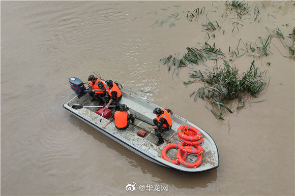  垮塌|重庆彭水一封闭老桥垮塌一人落水搜救仍在继续