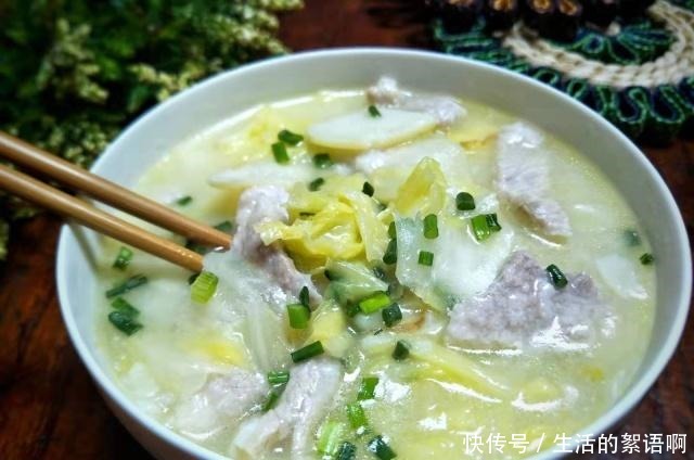 隔三差五|白菜土豆一起烧特别好吃,我家隔三差五做,每次上桌连汤汁都不剩