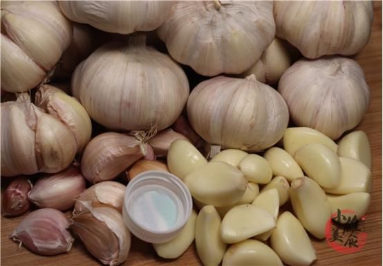  方法|原来剥大蒜这么简单，只要1个啤酒盖，快速去皮又不脏手，真实用