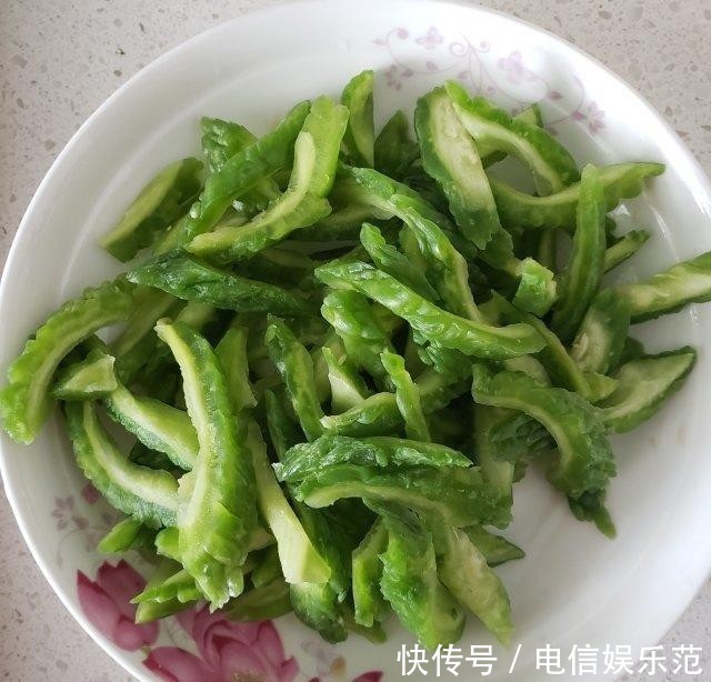 美味|五花肉炒苦瓜,美味下饭菜,就是香