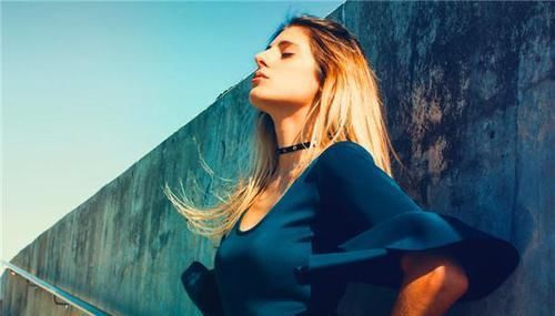 丈母娘|婚礼上，丈母娘嫌彩礼太少，额外又要十万，男子倒掉敬茶当场悔婚