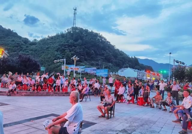  振兴|单龙寺镇：送戏下乡助力脱贫攻坚，文化惠民共迎乡村振兴