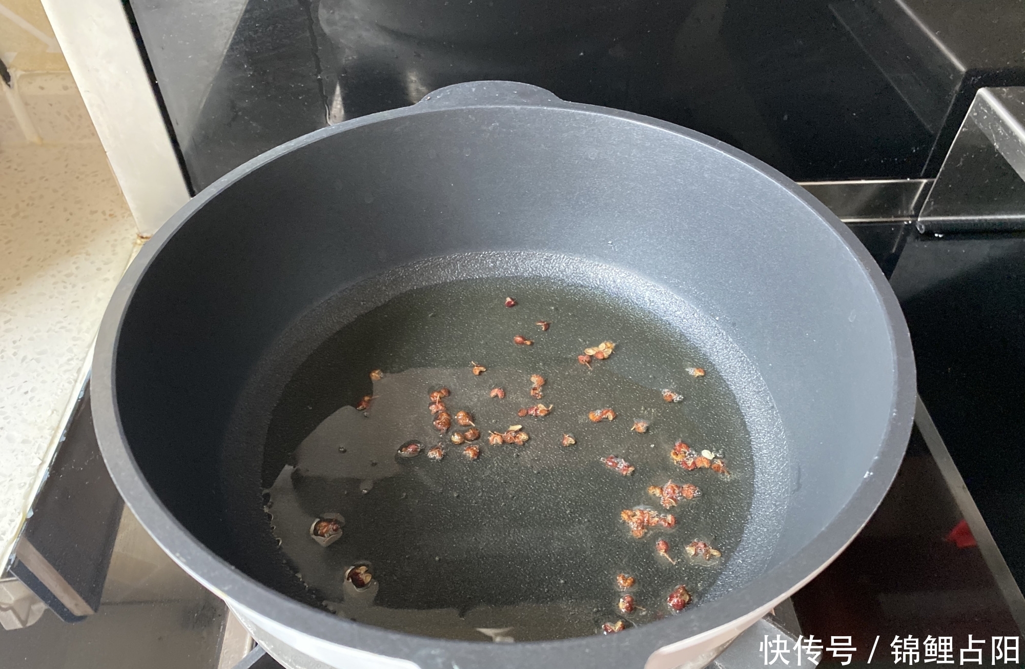 去腥|炒鸡胗不要直接焯水去腥，多加这一步，鸡胗又鲜又嫩又入味