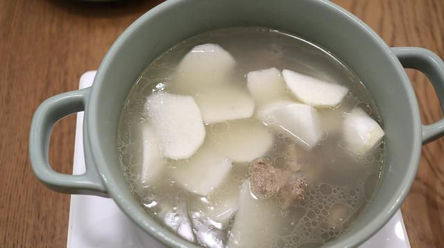  白萝卜|适合三伏天的2道爽口汤，自带鲜甜，除了盐，其它调料都是多余的