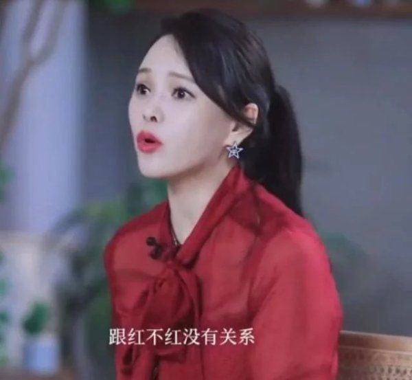  万茜|拆穿万茜、狠怼宁静，被称明星照妖镜的毒舌主持，终于遇到对手了