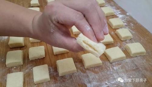 香酥|我家面粉就爱这样吃,加2个鸡蛋,焦脆香酥不油腻,吃过就念念不忘