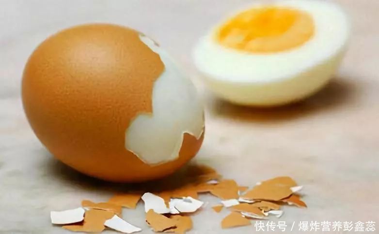 牛奶加鸡蛋是最经典的早餐搭配(“牛奶和鸡蛋”是不合格的早餐？膳食指南：教你做最完美的早餐)