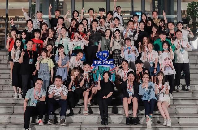  遇险|中餐厅路透：武汉录制遇险紧急弃船，赵丽颖腰伤复发，嘉宾有意思