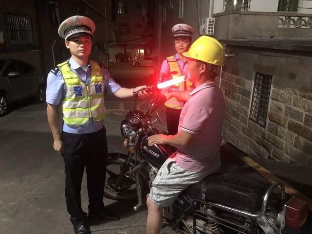 安溪|【一线警事】瞧!安溪这4人,酒驾被查也要“患难与共”!