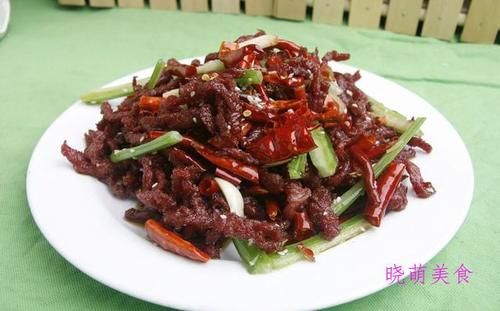  家常|洋葱爆腰花、椒盐牛肉、土豆地锅鸡的家常做法，营养美味