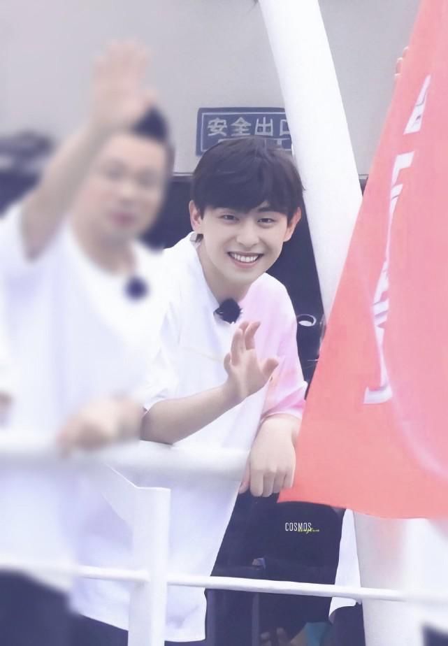  邓伦|邓伦认同自己是团宠