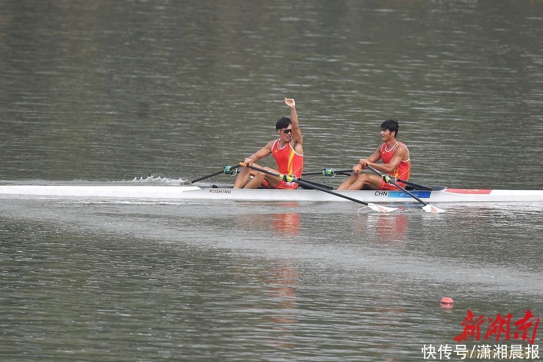 湖南首金！张亮赛艇男子双人双桨夺冠