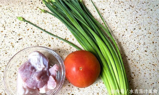 开胃菜|韭菜苔藓也可以这样吃,用西红柿炸,生津开胃菜,不够吃