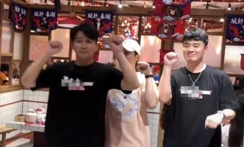 分手|李晨分手后异性缘太好,与众多美女亲密互动大秀肌肉,却被吐槽“油腻”