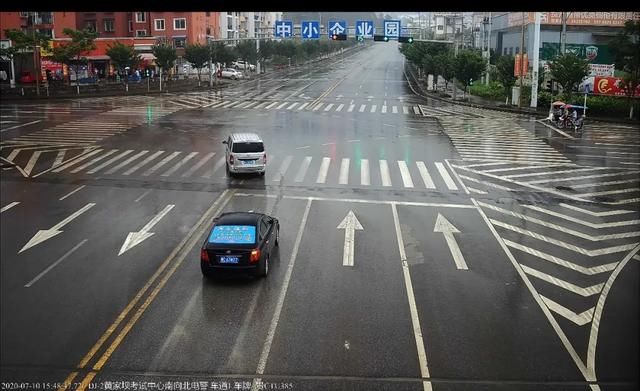 行人|【曝光台】在湄潭违停、闯红灯、不礼让行人，这些车遭了！