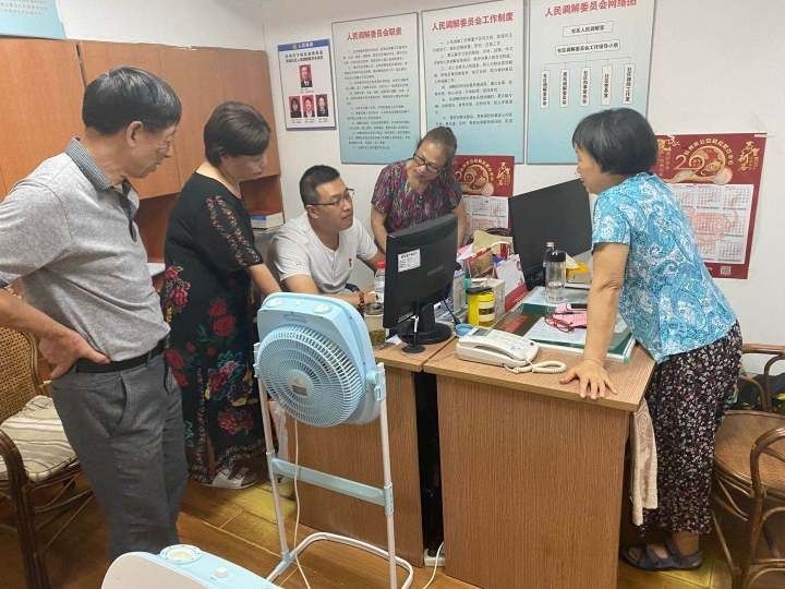 陈彬|11年来，在朝晖工作的他带着偏瘫的失独老人，看遍杭城美景