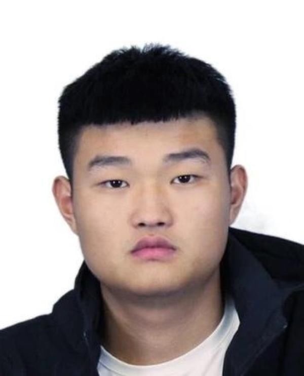  某等人|两小伙因感情问题发生冲突 多人持刀打群架 10人被刑拘1人在逃