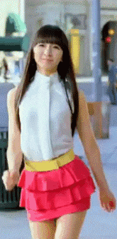  追求|搞笑GIF段子：我相信豪车美女是很多人此生毕生的追求！