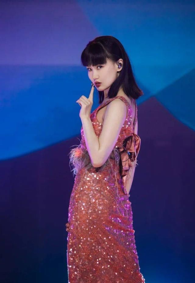 不红|上海最“嗲”歌姬黄龄，不站C位也在发光