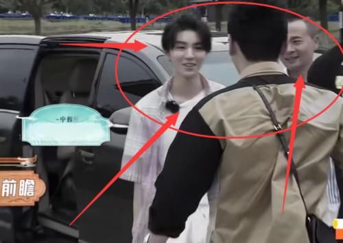  眼神|王俊凯录《中餐厅》，当他和黄晓明拥抱，谁注意到了林大厨：被眼神“出卖”