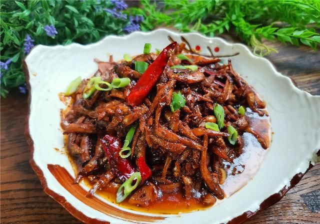 东北|小野生鱼怎样做好吃，东北小鱼酱的做法，酱香味浓，开胃下饭