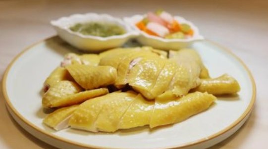 大厨|白切鸡别再直接下锅煮,20年大厨教你2招,鸡肉嫩滑爽口,吃不腻