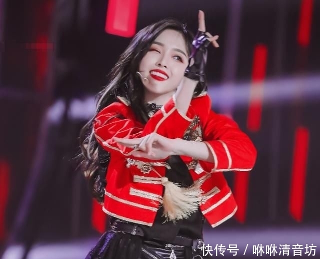 表演|火箭少女再次表演卡路里,吴宣仪甜美十足,看清杨超越我犯花痴了