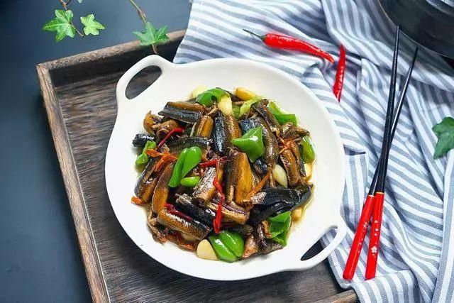  少许|红烧蒜子鳝鱼，自己动手做同样很美味！