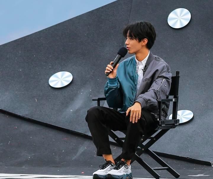 首映礼|“千岛湖的美很难复制”,徐峥带着主演们回拍摄地千岛湖参加《我和我的家乡》首映礼