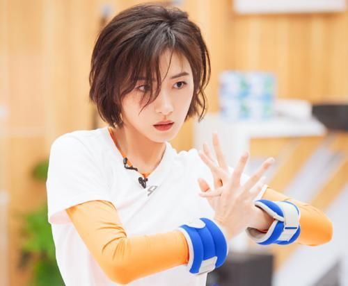  女星|明明有30位女星，为何《浪姐》节目组“独宠”万茜？