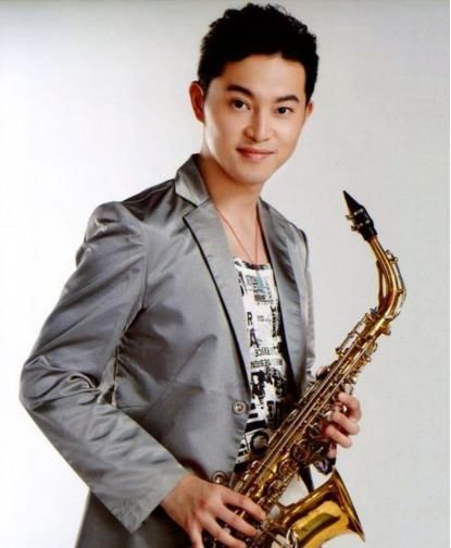  救场|演员耍大牌罢演，东北无名小伙去救场，却意外演成了经典