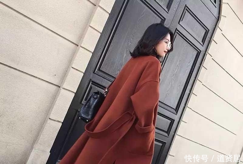 美的|在强调一次穿大衣别搭阔腿裤,看看下面女人怎么穿,美的与众不同