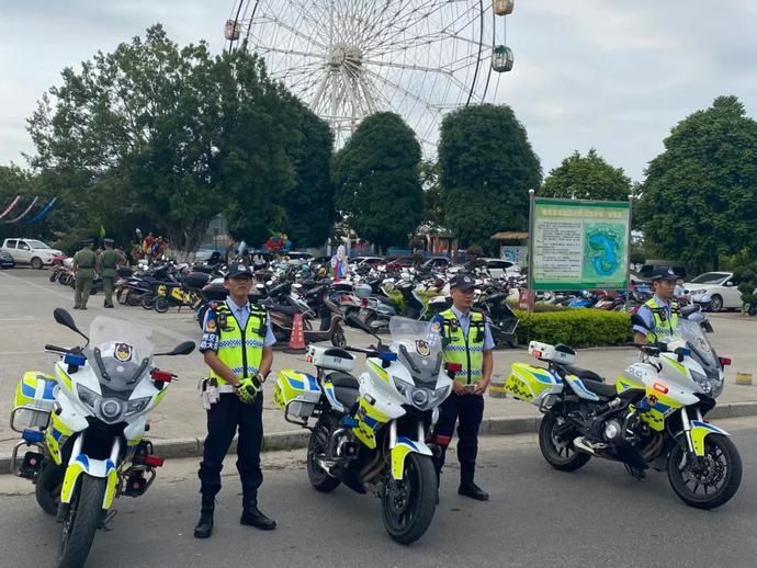 守护|国庆我在岗丨梧州交警“逢五”亮剑,守护平安畅通出行路!