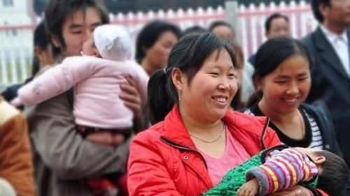 孩子的家庭|生一个孩子和生两个孩子差在哪？20年后差距明显，网友：太现实