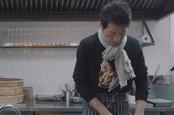  英雄|令狐冲扮演者吕颂贤时隔24年再登华山，英雄迟暮的样子让人心疼