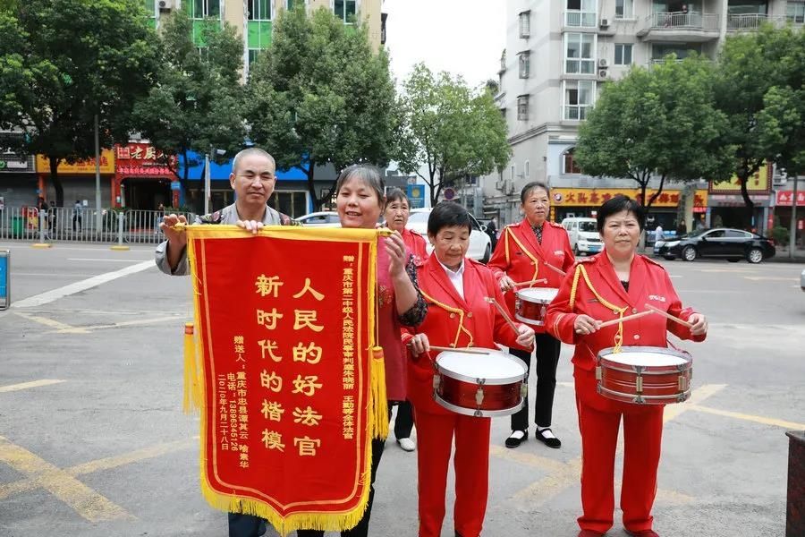 真心|倾心调解化纠纷 真心感谢送锦旗